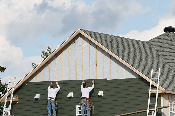 Professional Siding Contractor technician working in Northfield, IL